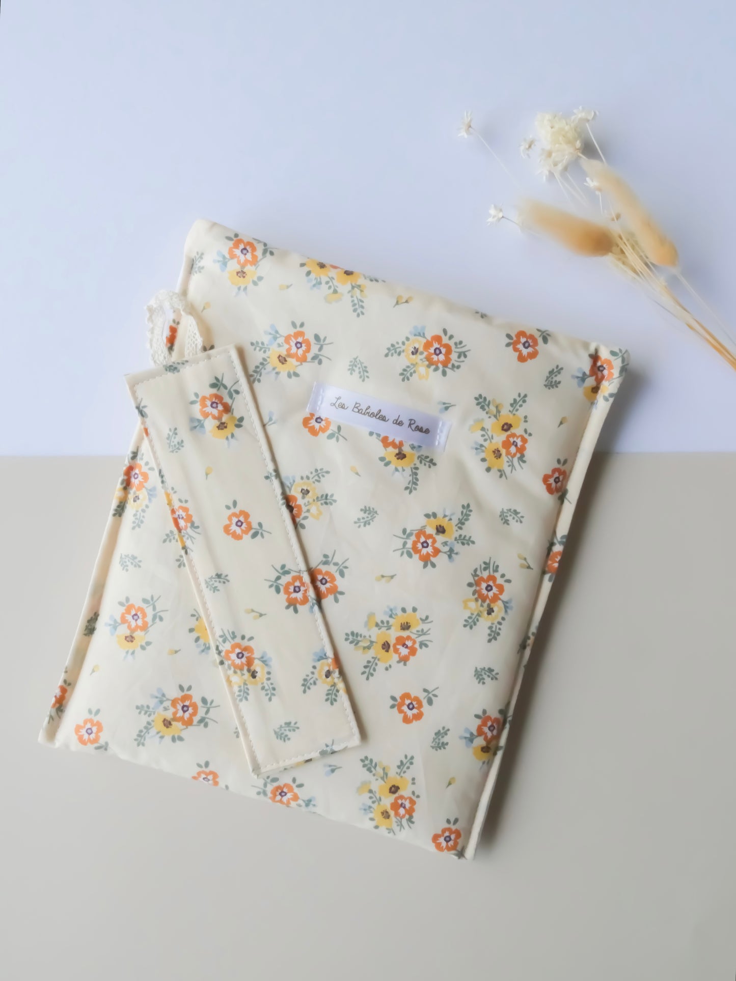 Housse livre "Mia"+ marque-page